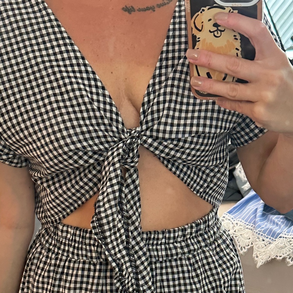 Checkered tie top